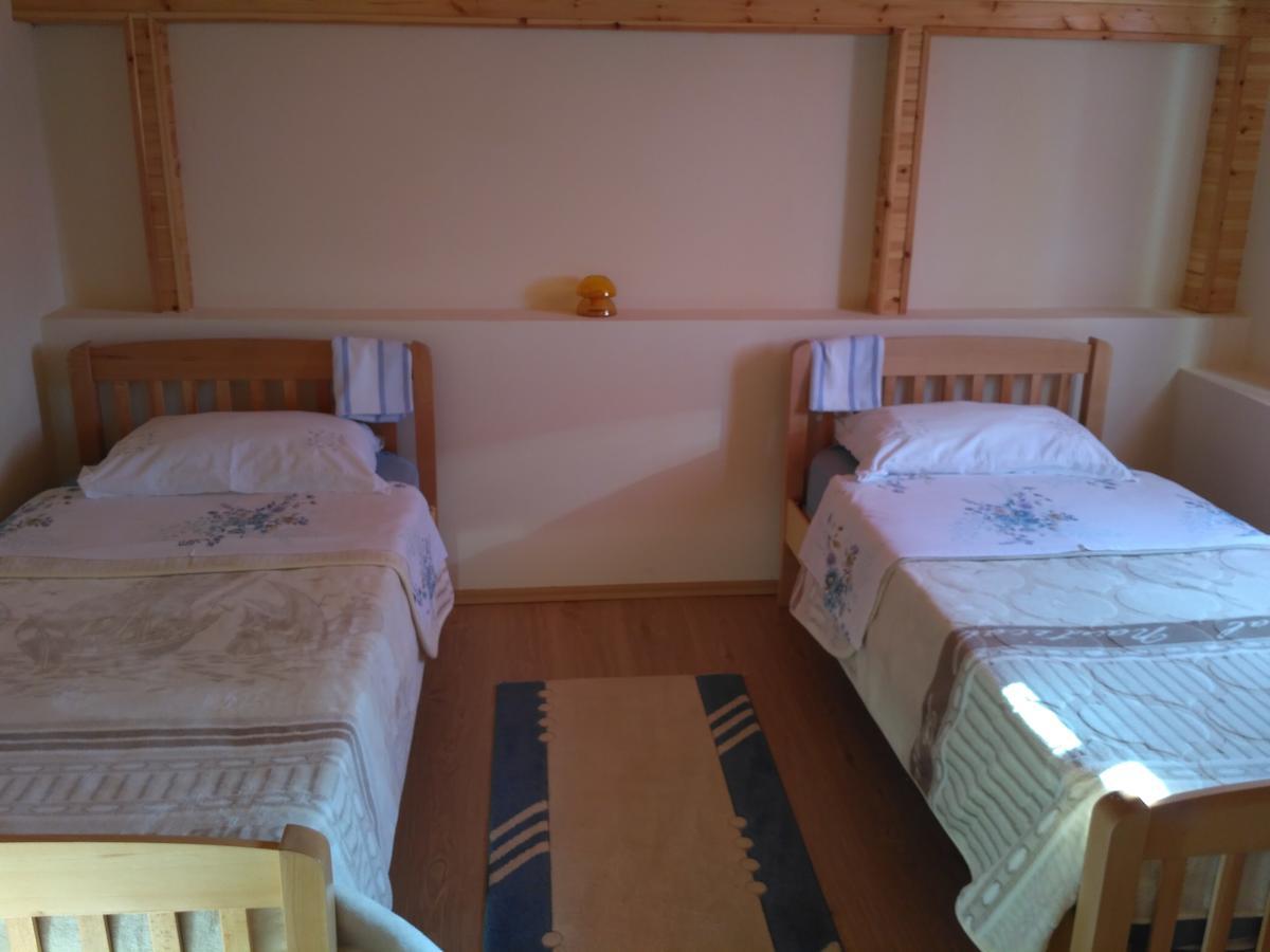 Nr.8 * Tirana